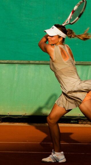 Hingis, 25-time Grand Slam champ, to retire